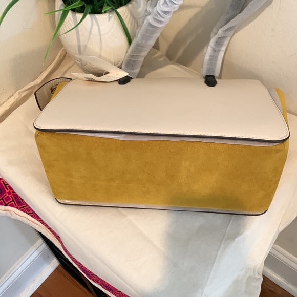 Tory Burch Robinson Colorblock Small Leather Tote
TORY BURCH - Picture 10 of 16